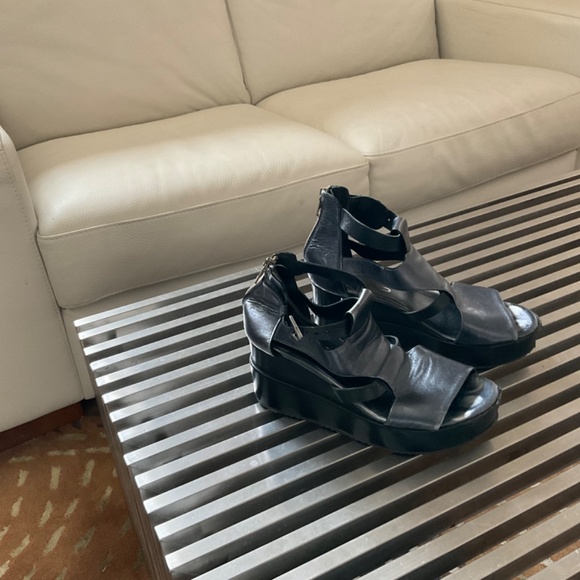 MJUS metallic black leather platform sandals - Picture 2 of 3